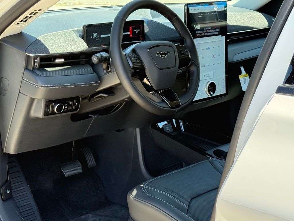 2025 Ford Mustang Mach-E Premium photo 7