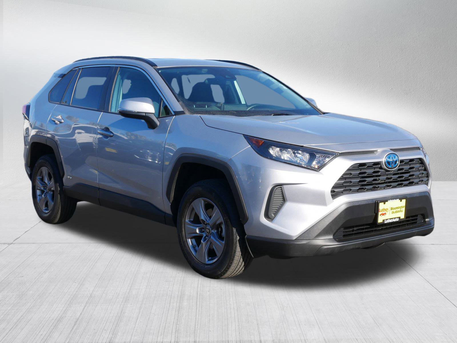 2022 Toyota RAV4 LE's photo