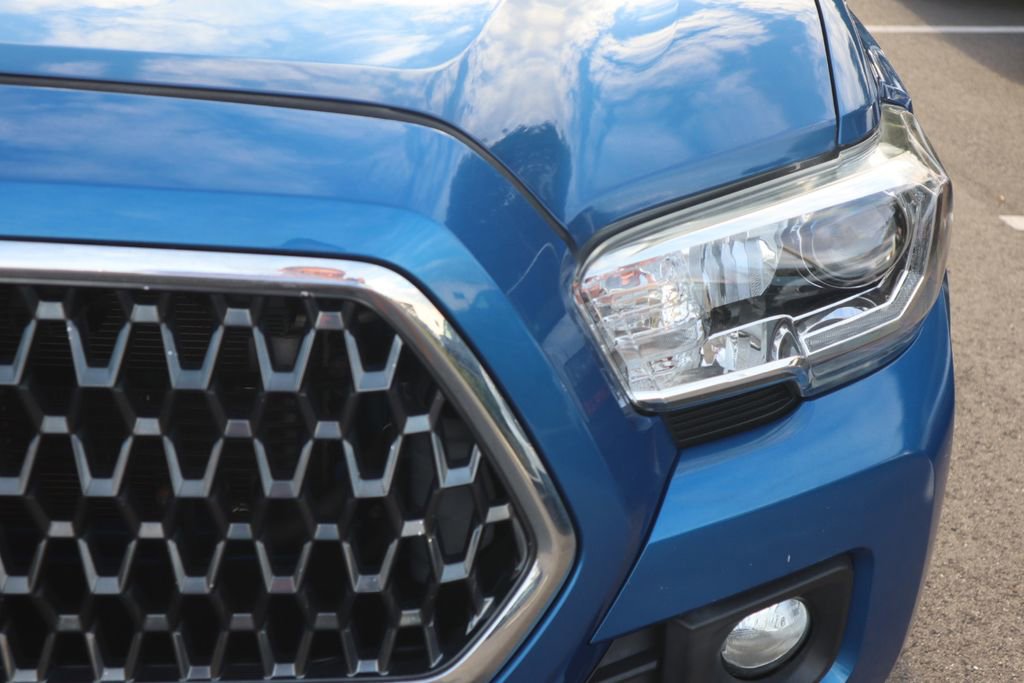 2018 Toyota Tacoma TRD Sport photo 11
