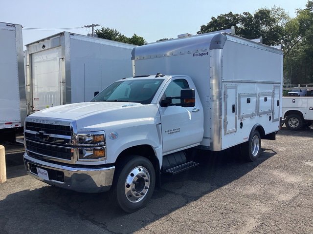 2024 Chevrolet Silverado 5500HD LT photo 3