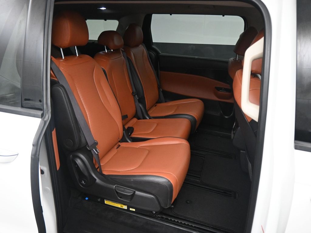 2024 Kia Carnival SX Prestige photo 9