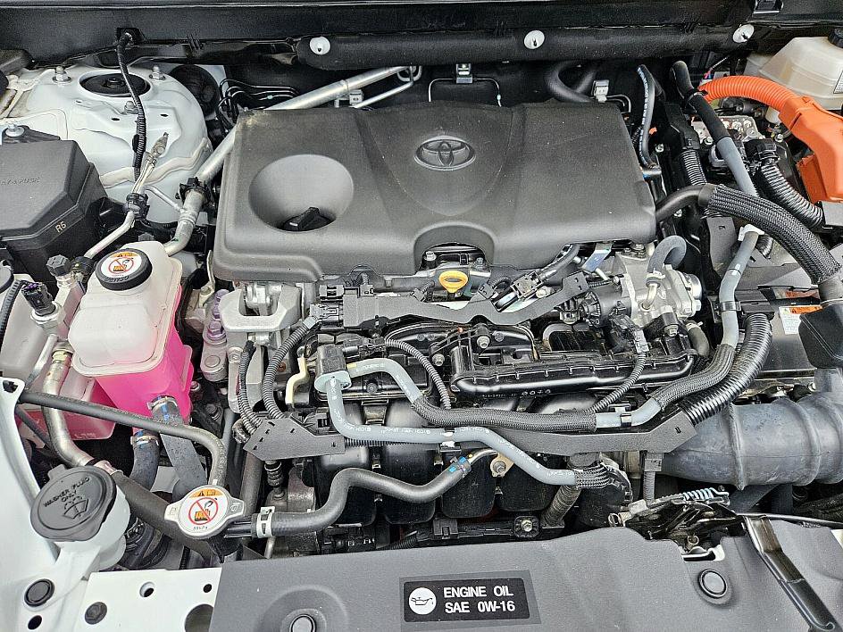 2022 Toyota RAV4 Hybrid XLE photo 13