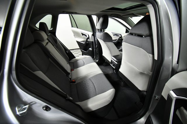2021 Toyota RAV4 Hybrid XLE photo 22