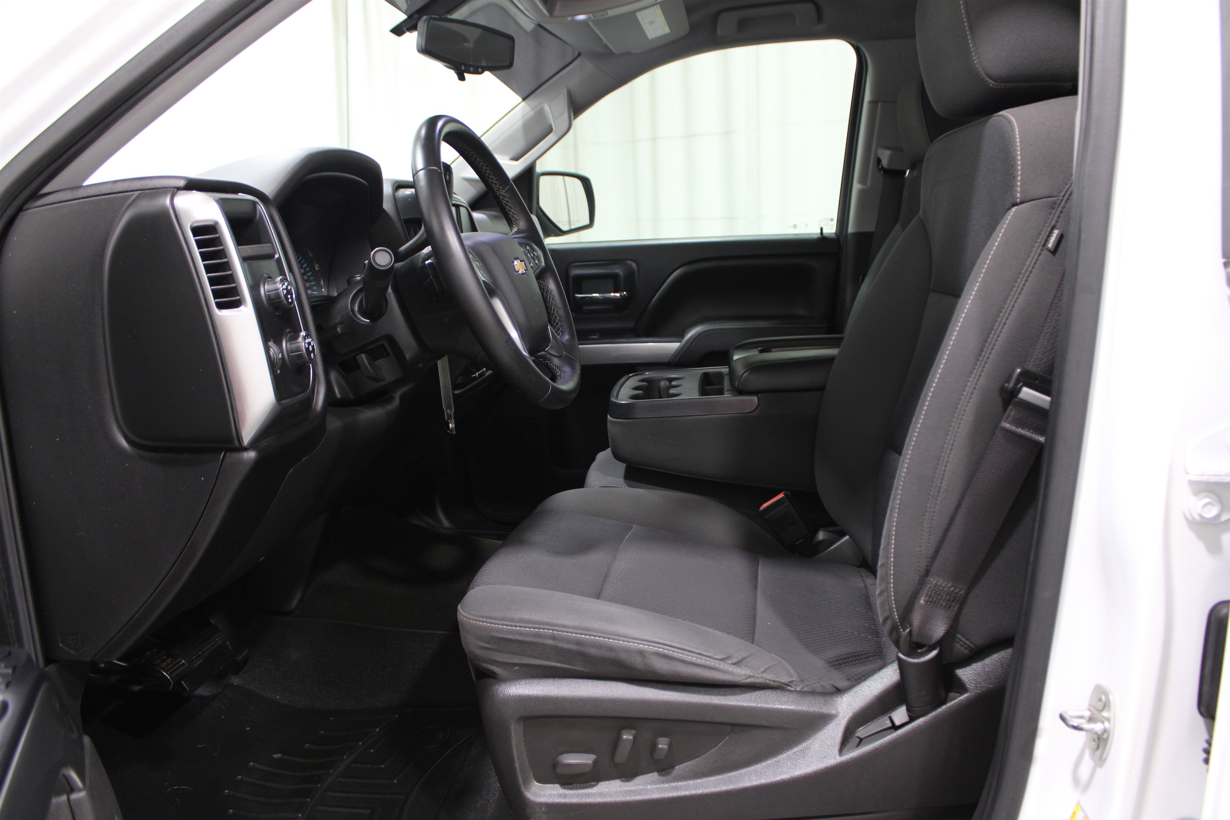 2016 Chevrolet Silverado 1500 LT photo 3