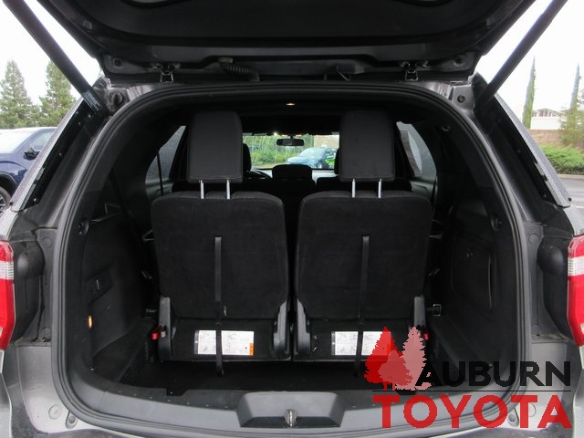 2019 Ford Explorer XLT photo 2