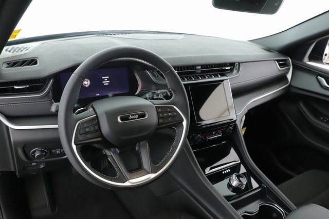 2025 Jeep Grand Cherokee Laredo X photo 17