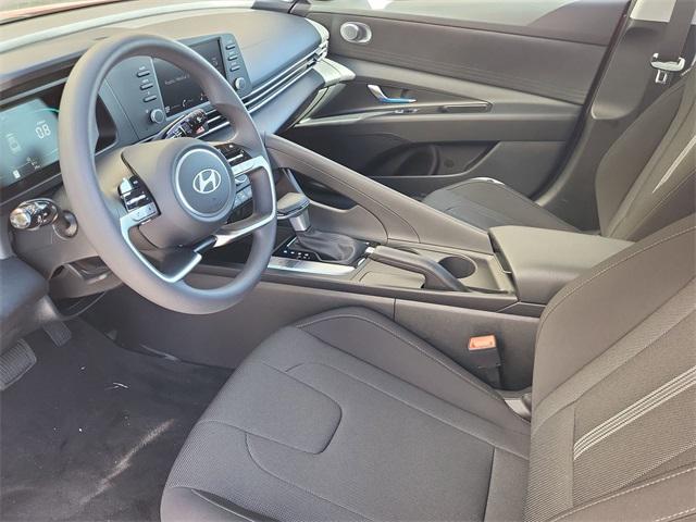 2025 Hyundai Elantra SE photo 11