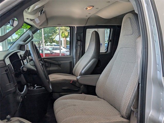 Used 2020 Silver Ice Metallic Chevrolet 1LT image 4