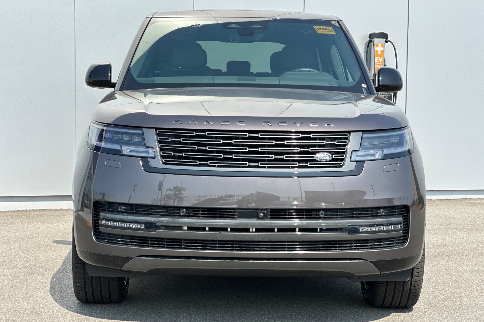 2025 Land Rover Range Rover SE photo 9