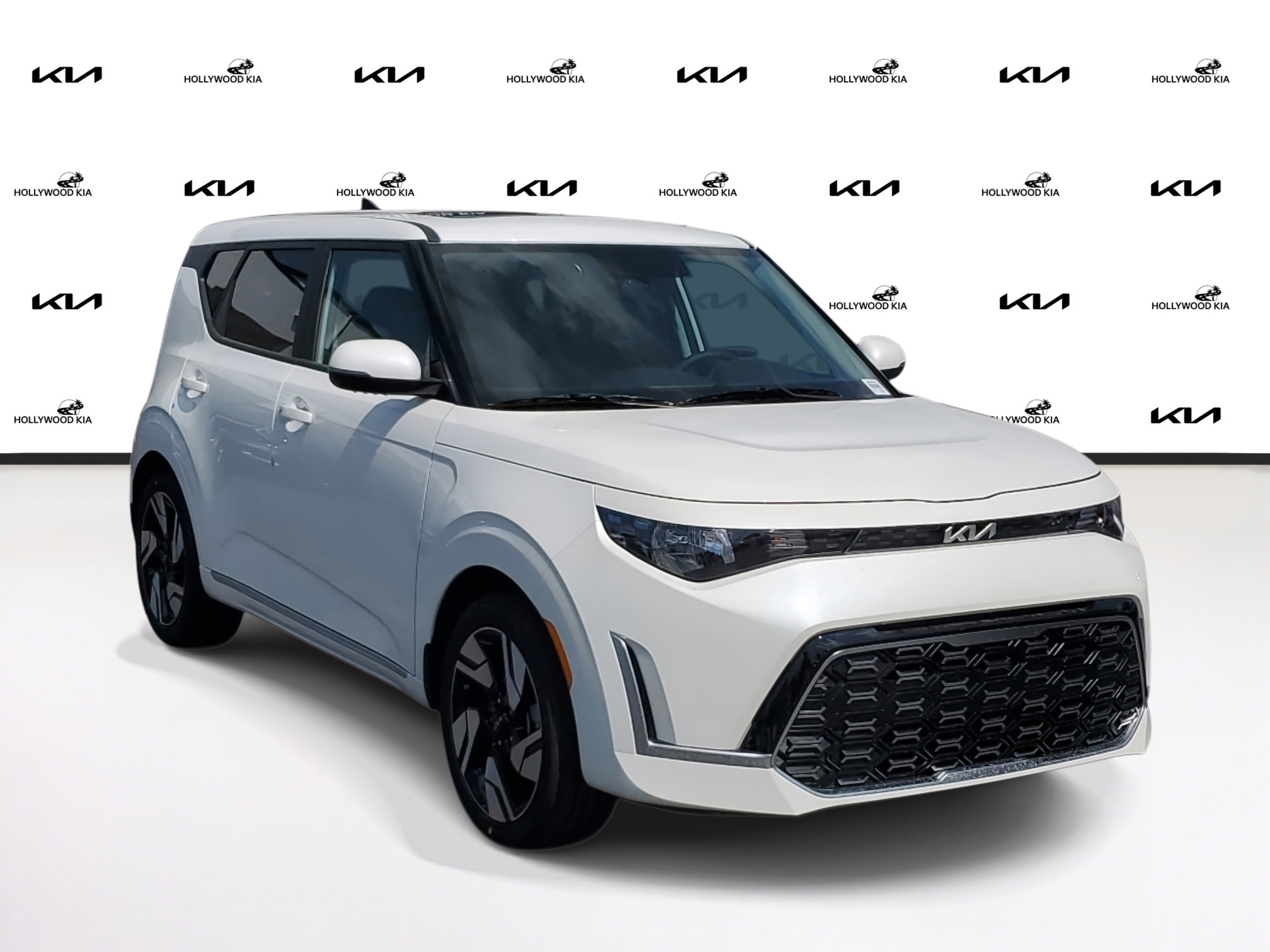 2025 Kia Soul GT-Line photo 2