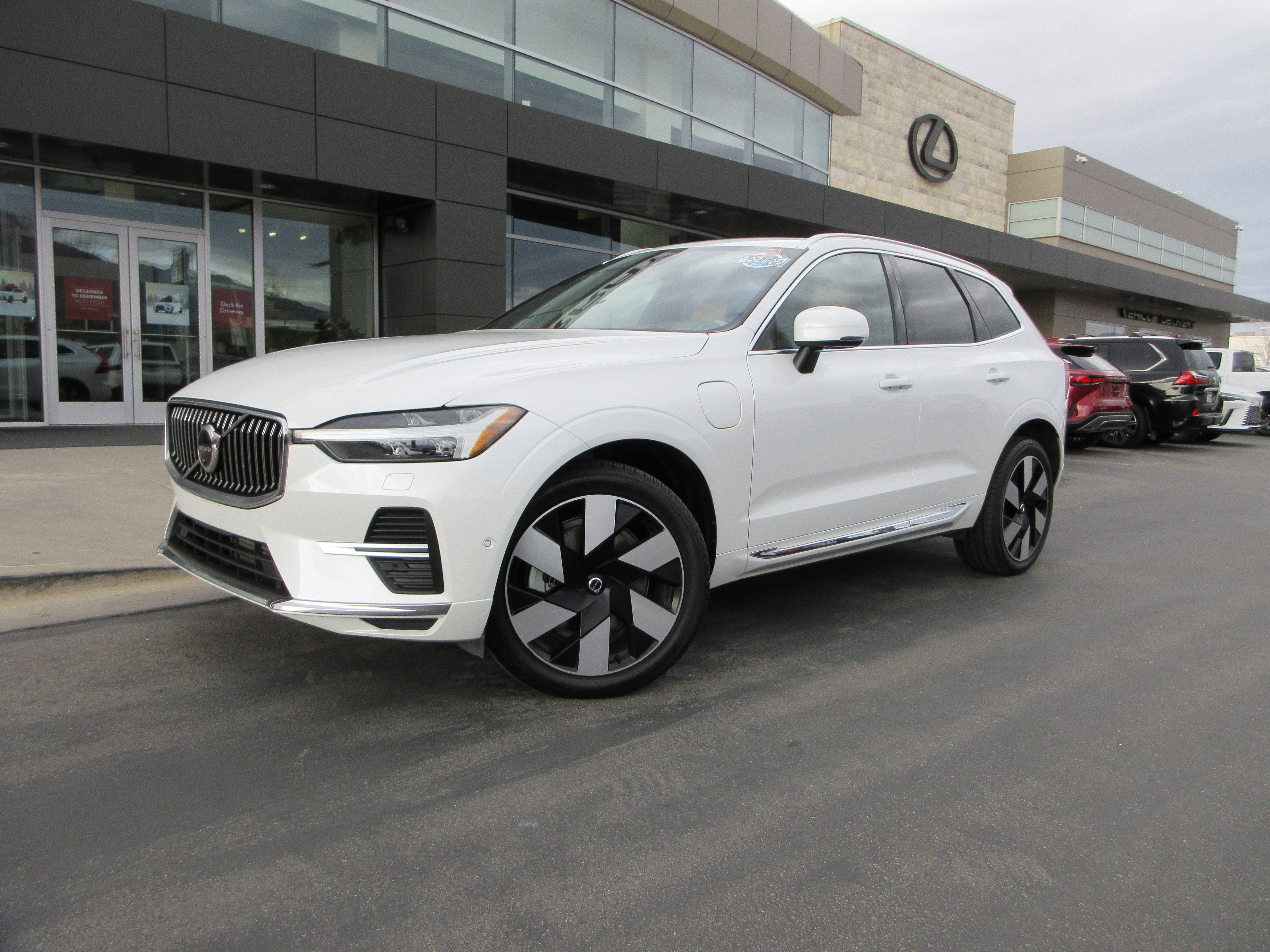 2023 Volvo XC60 Ultimate's photo