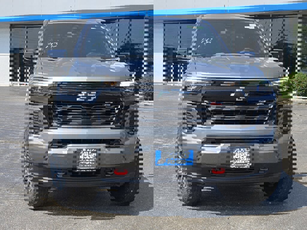 2025 Chevrolet Colorado Z71 photo 3