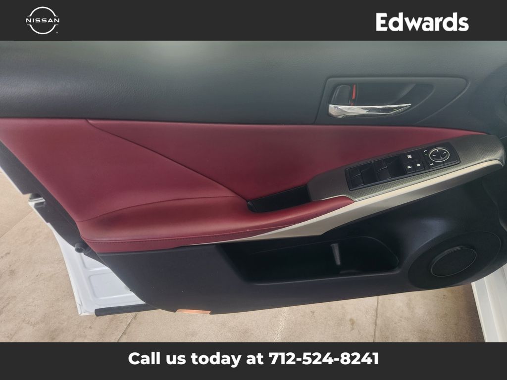 2016 Lexus IS 350 photo 15