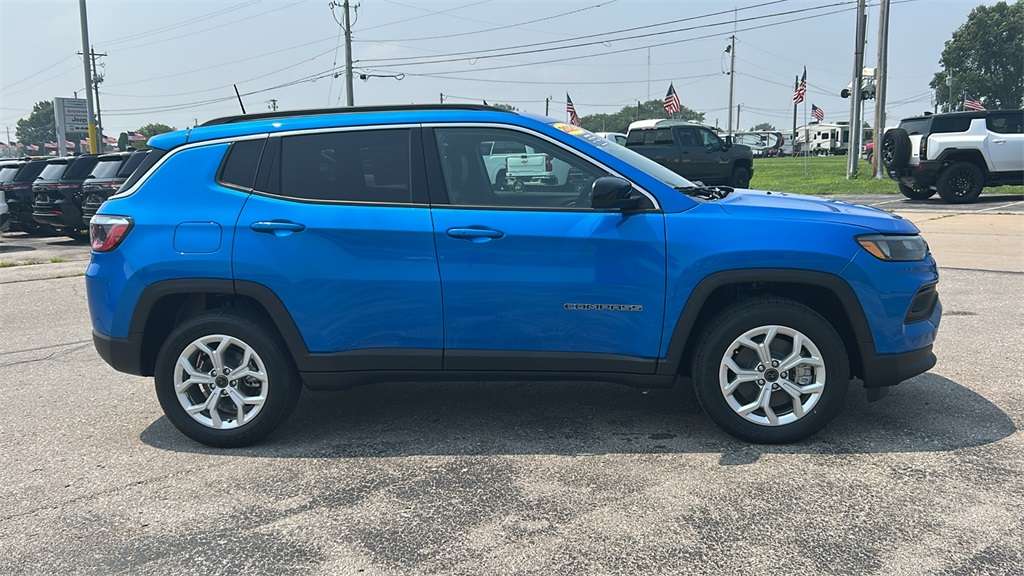 2025 Jeep Compass Latitude photo 2