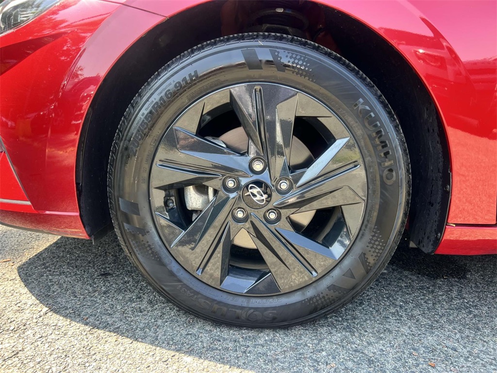 2023 Hyundai Elantra SEL photo 8
