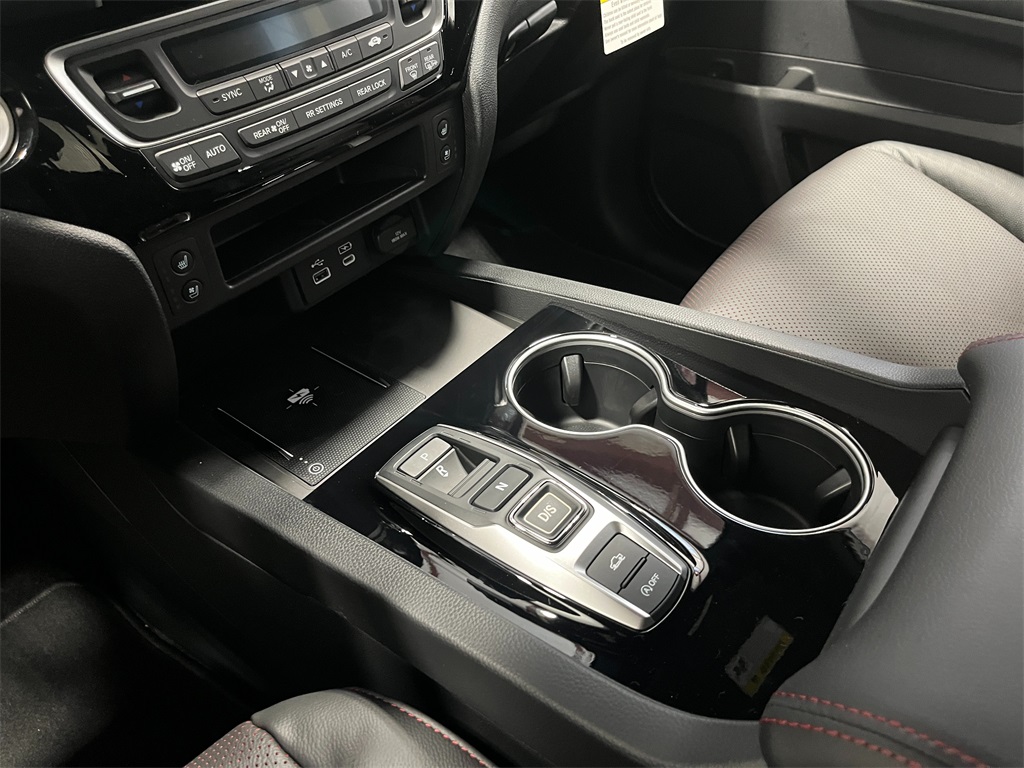 2025 Honda Ridgeline Black Edition photo 13