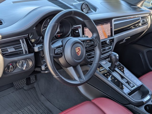2023 Porsche Macan T photo 3