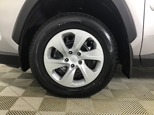 2021 Toyota RAV4 LE photo 26