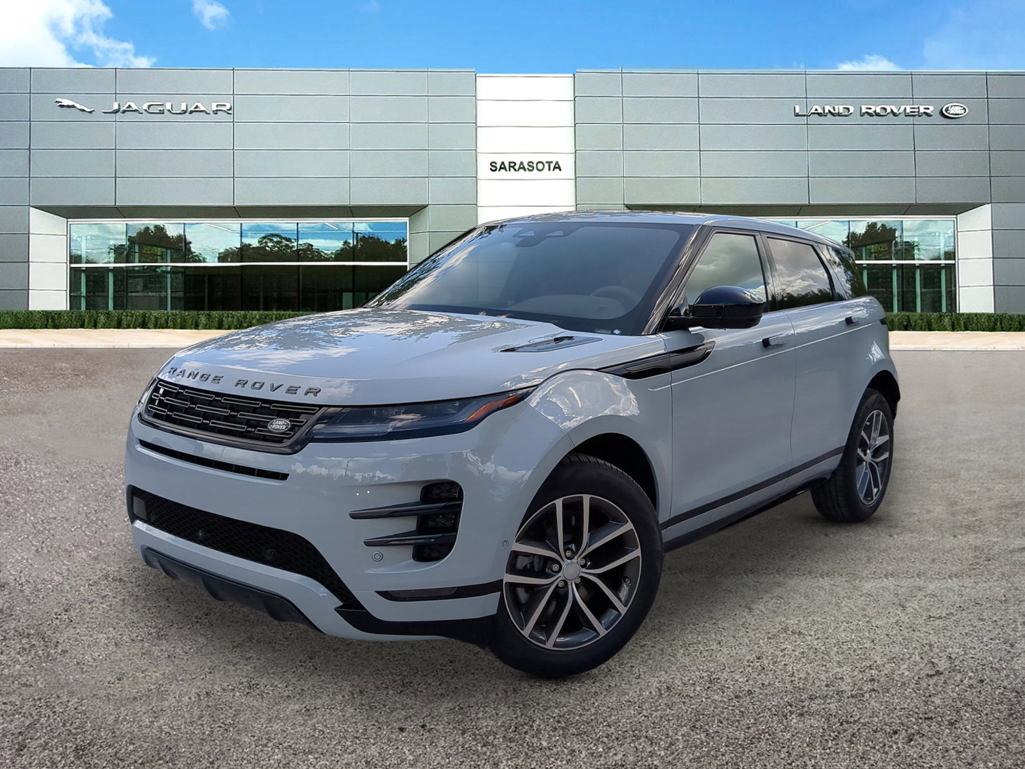 2026 Land Rover Range Rover Evoque Dynamic SE's photo