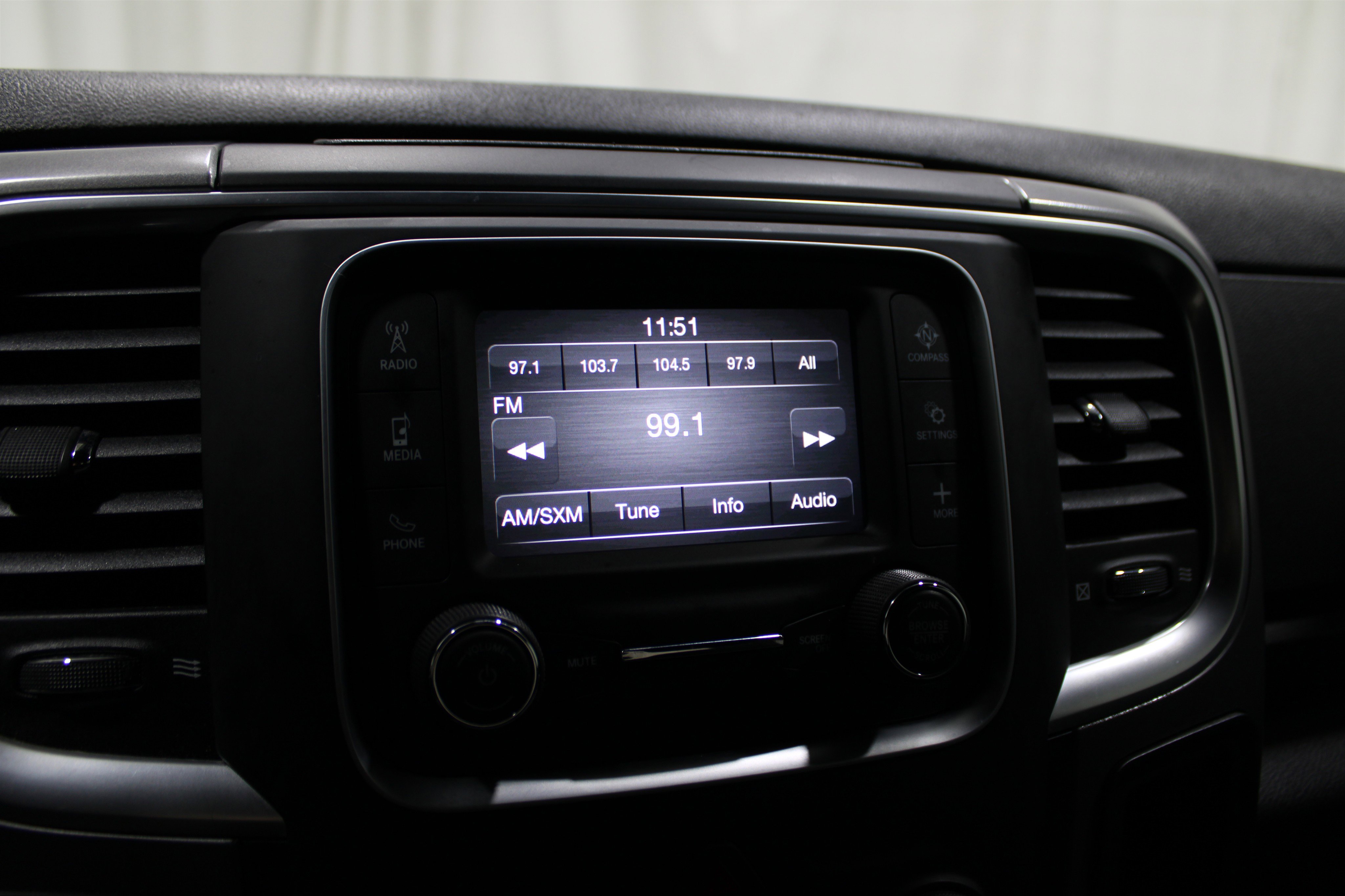 2022 Ram 1500 Classic Warlock photo 8