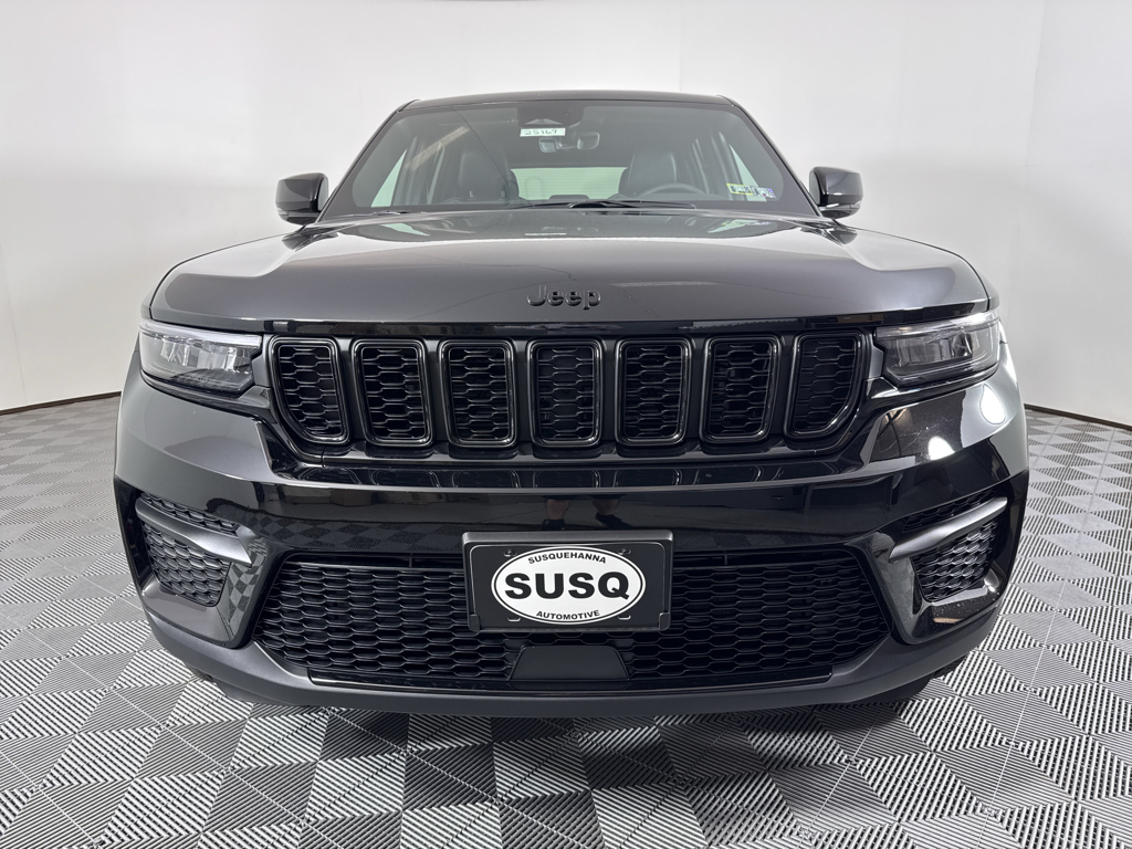 2025 Jeep Grand Cherokee Altitude photo 2