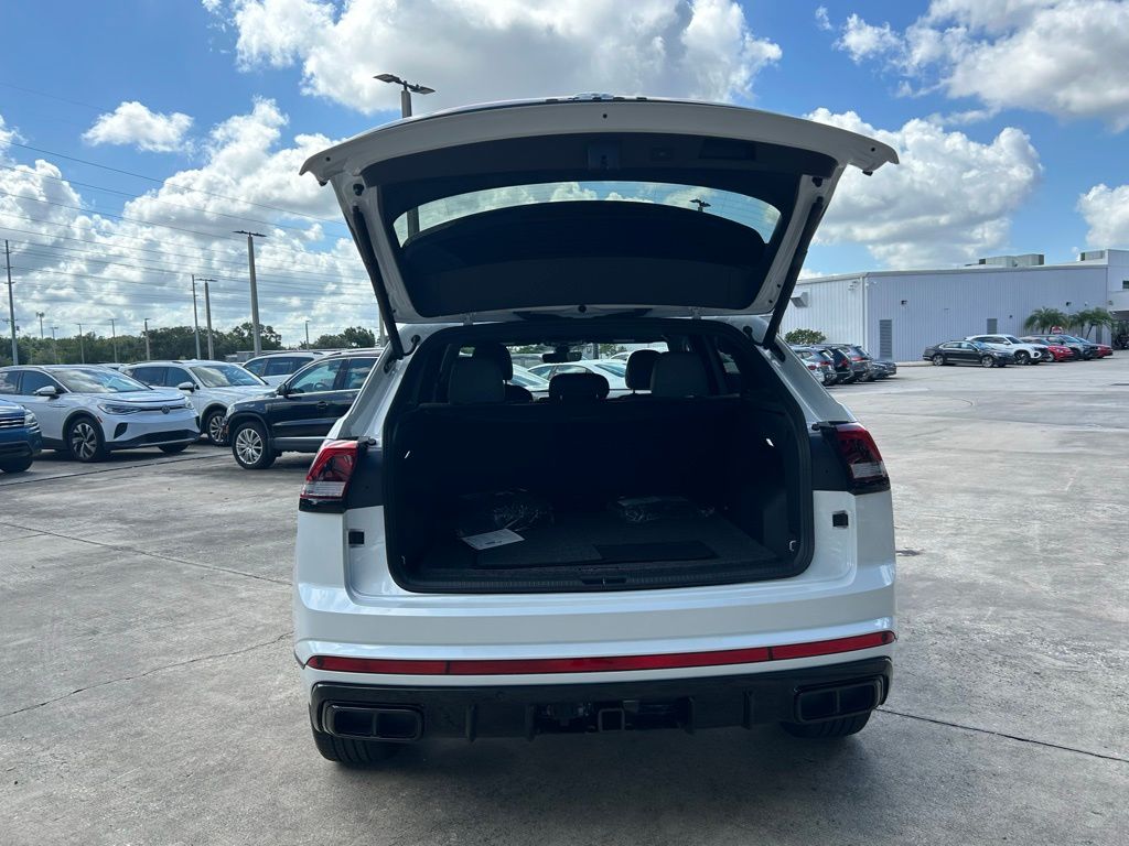 2026 Volkswagen Atlas Cross Sport SEL R-Line photo 36