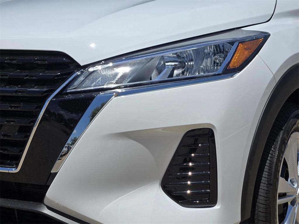 2025 Nissan Kicks Play S photo 3