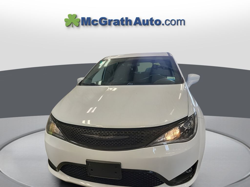 2018 Chrysler Pacifica Touring Plus photo 9