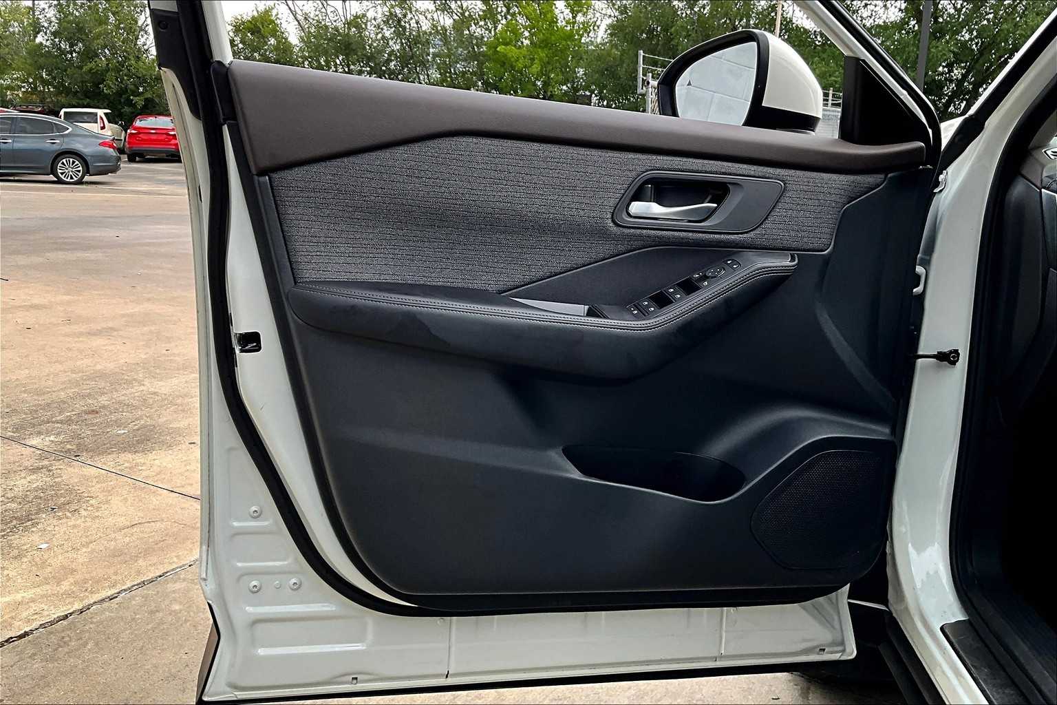 2023 Nissan Rogue SV photo 19