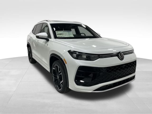 2026 Volkswagen Tiguan SEL R-Line photo 4
