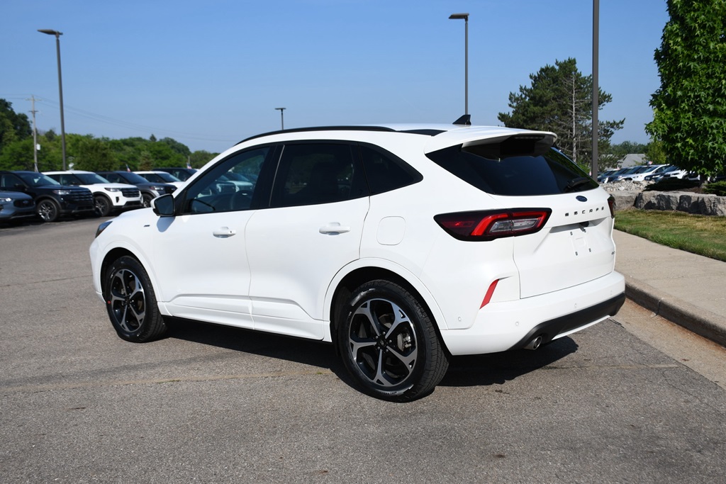 2023 Ford Escape ST-Line Elite photo 2