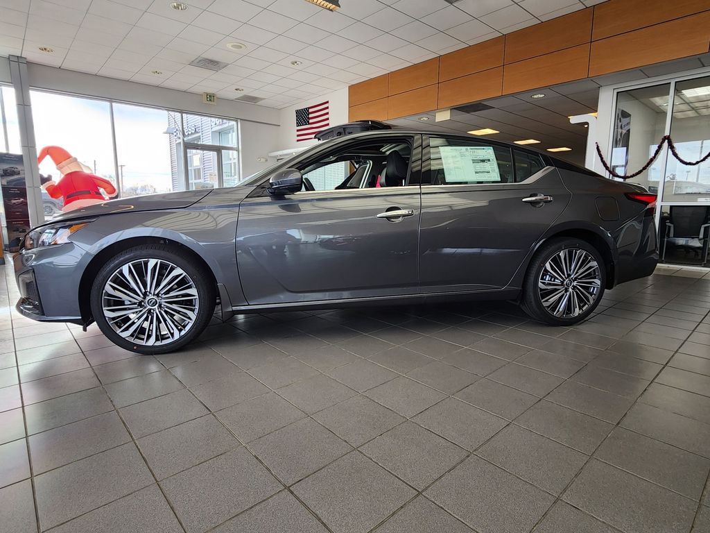 2025 Nissan Altima SL photo 2