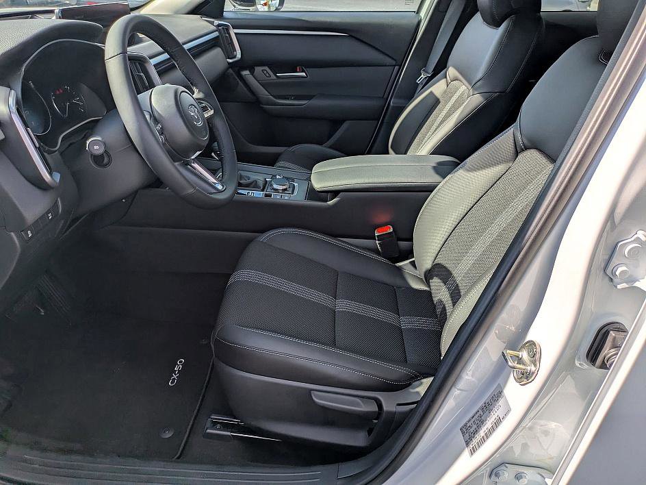 2025 Mazda CX-50 2.5 Select photo 11