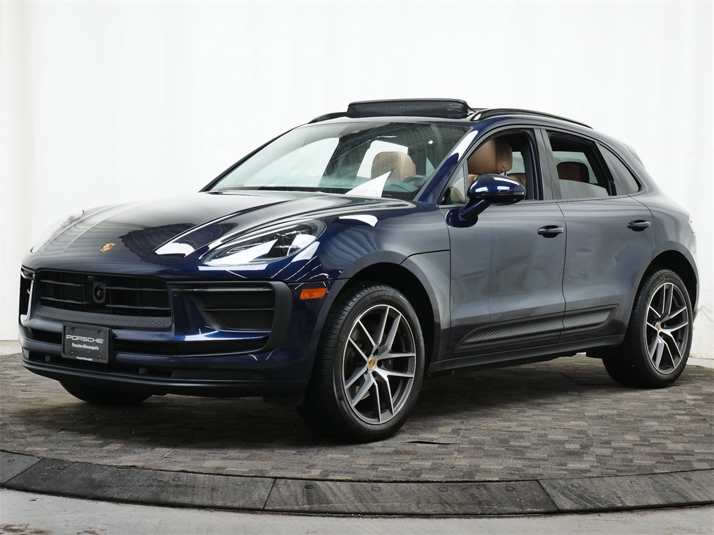 2023 Porsche Macan T's photo