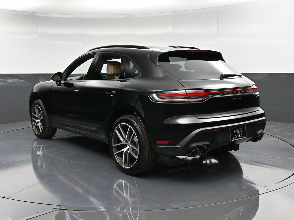 2025 Porsche Macan T photo 2