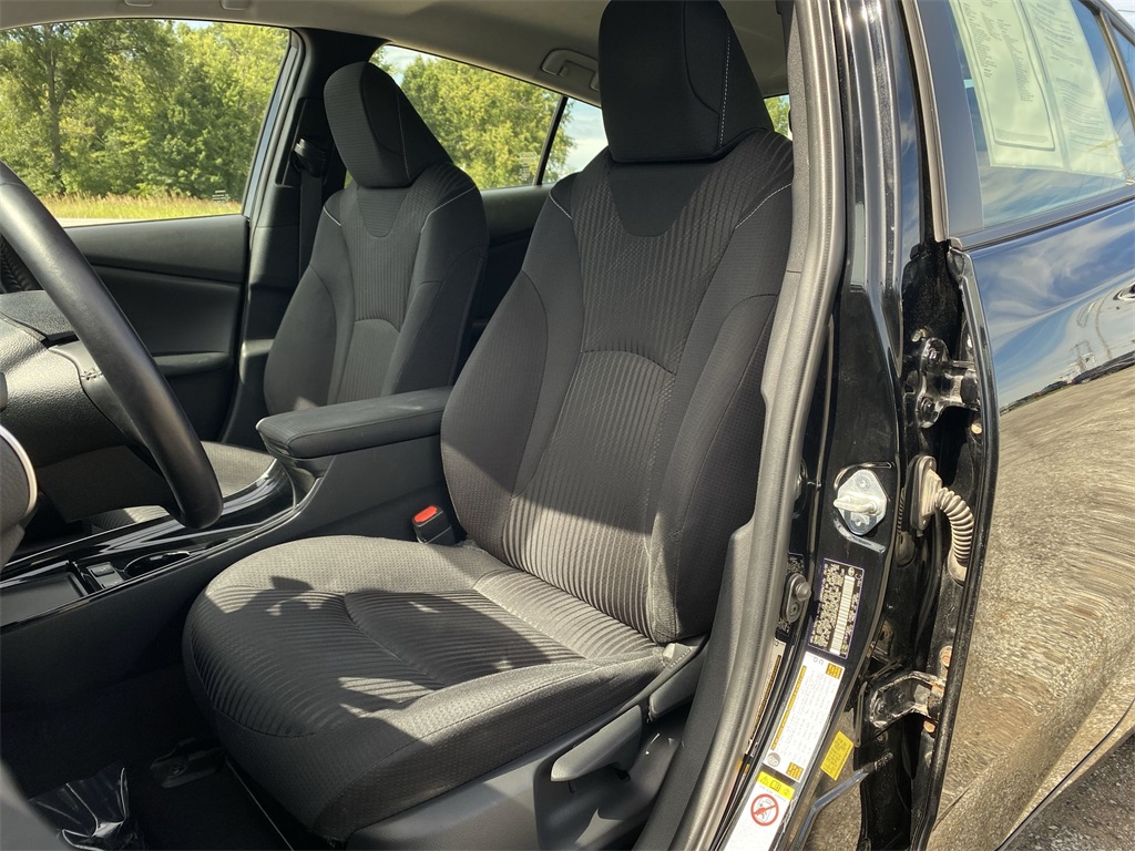 2021 Toyota Prius Prime LE photo 13