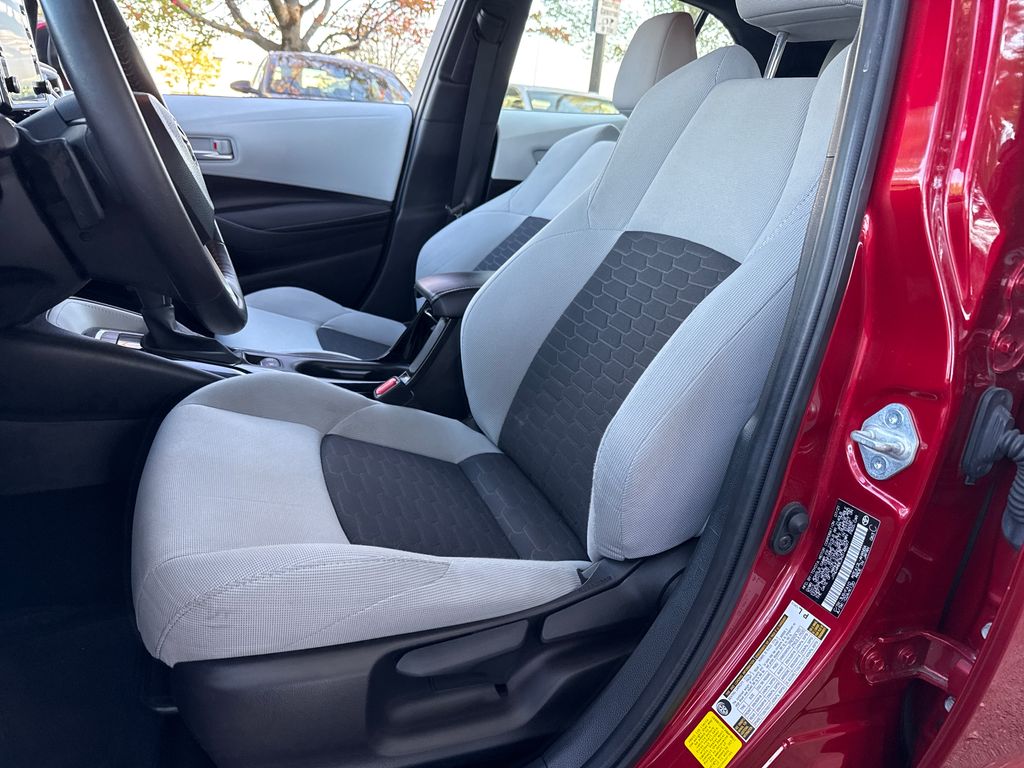 2022 Toyota Corolla SE photo 3