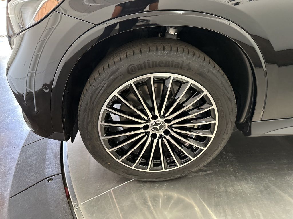2026 Mercedes Benz GLC 300 photo 26