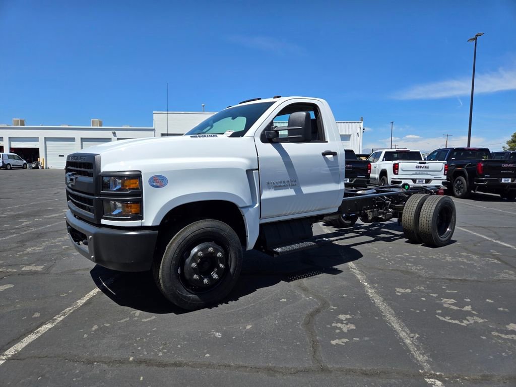 2024 Chevrolet Silverado 6500HD Work Truck photo 3