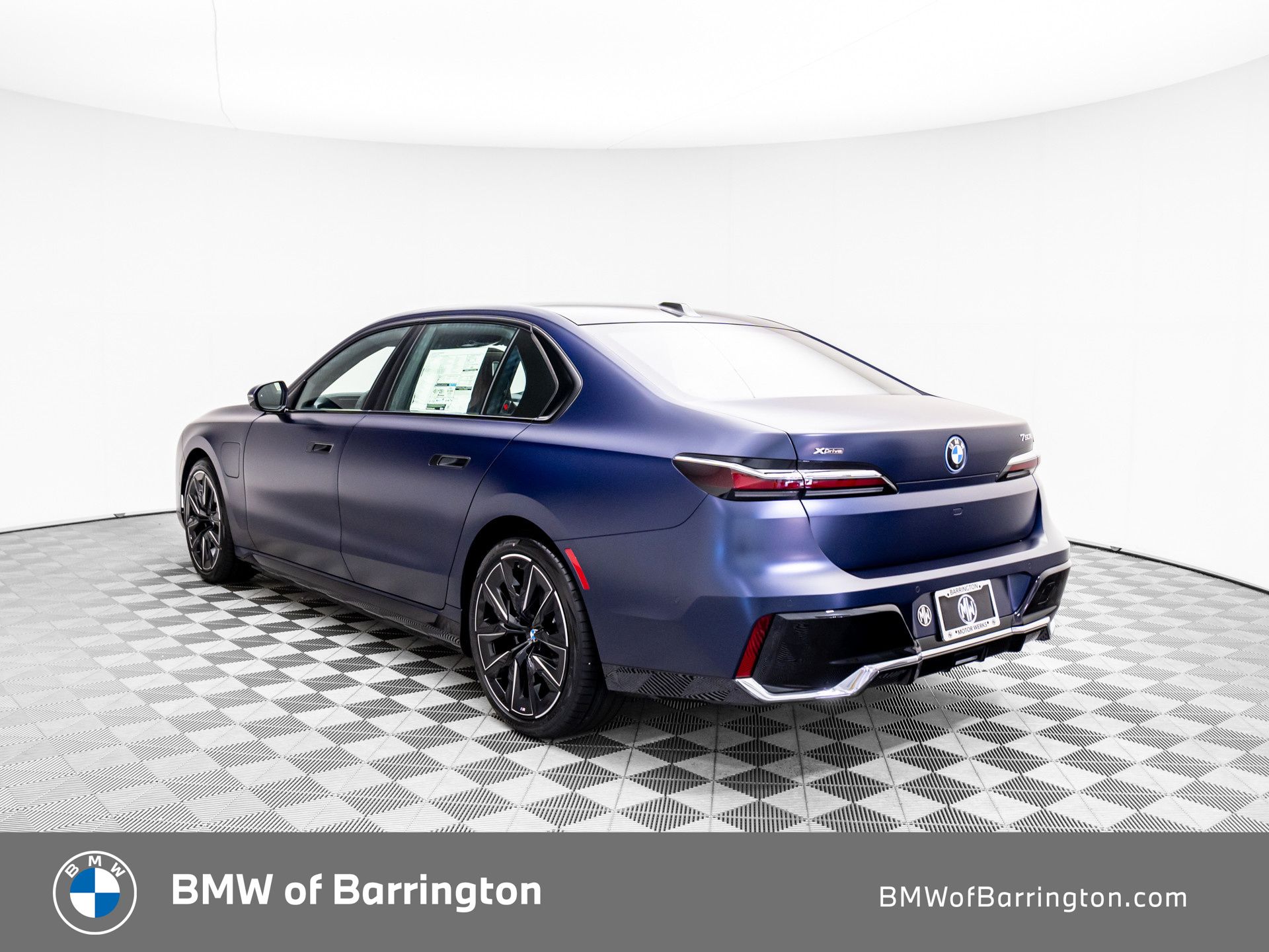 New 2025 Frozen Tanzanite Blue Metallic BMW 750e xDrive image 3