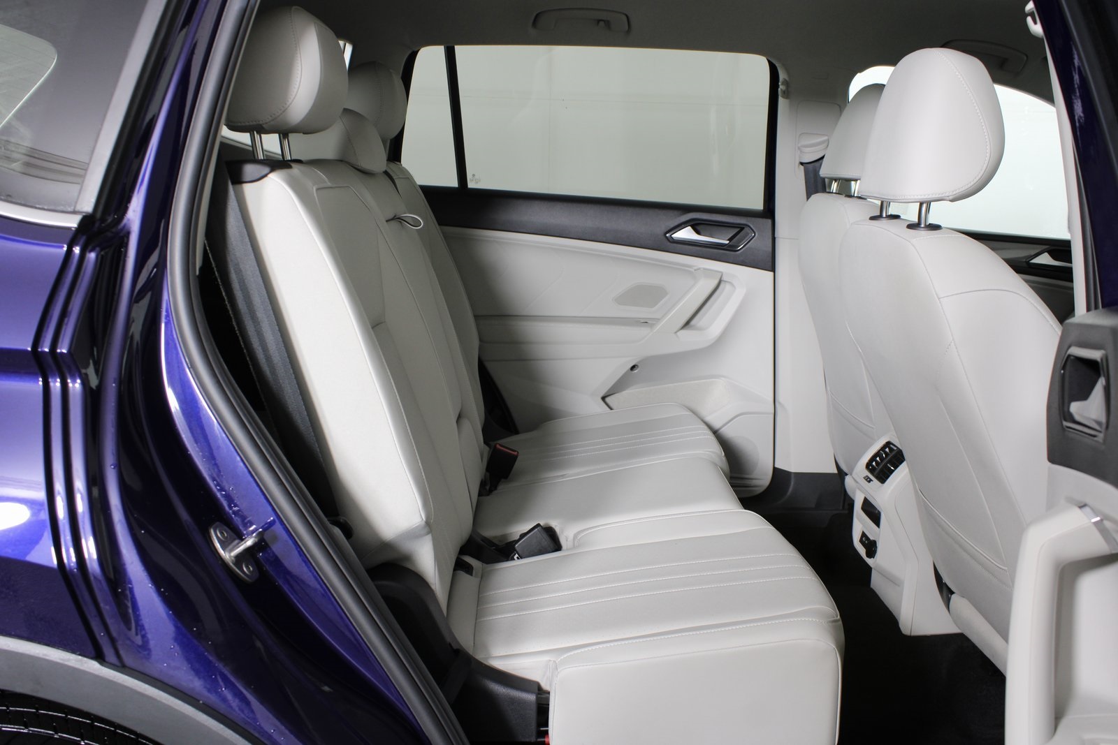 2023 Volkswagen Tiguan SE photo 9