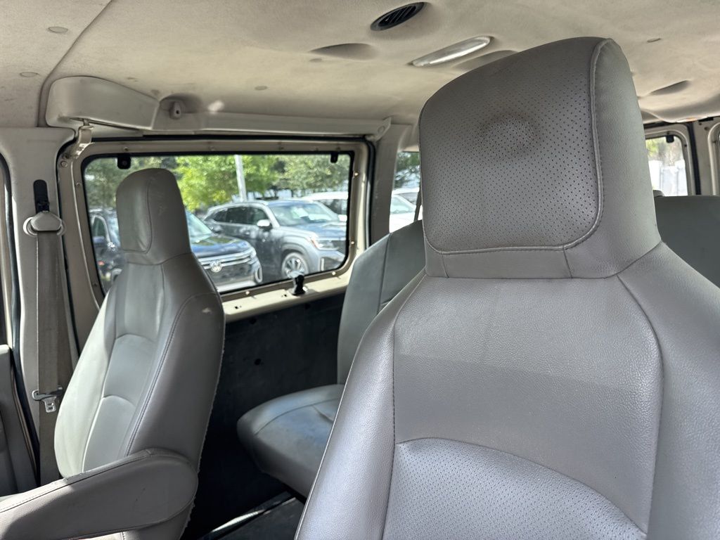 2009 Ford E-150 XL photo 8