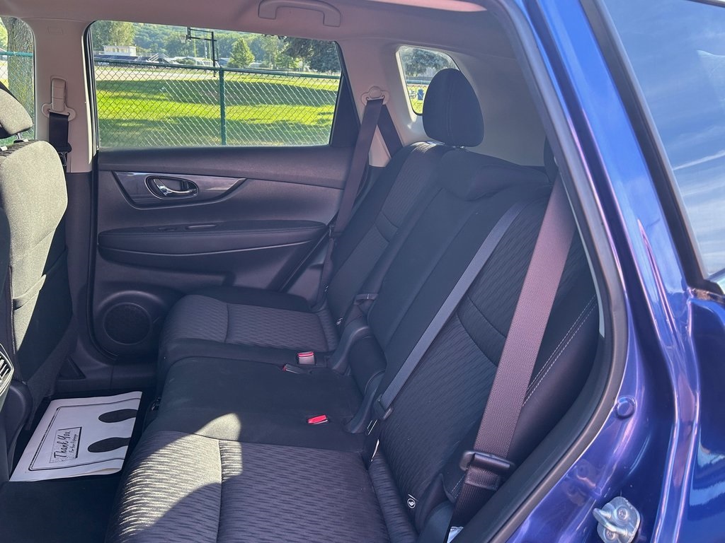 2018 Nissan Rogue SV photo 17