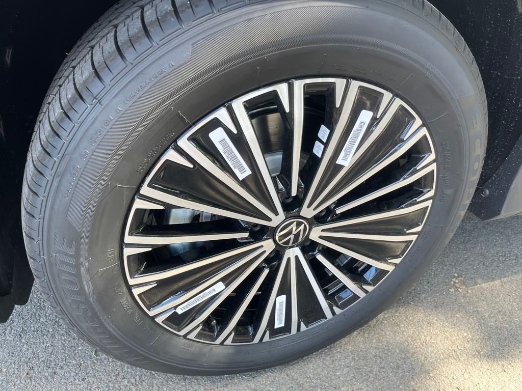 2025 Volkswagen Tiguan S photo 2