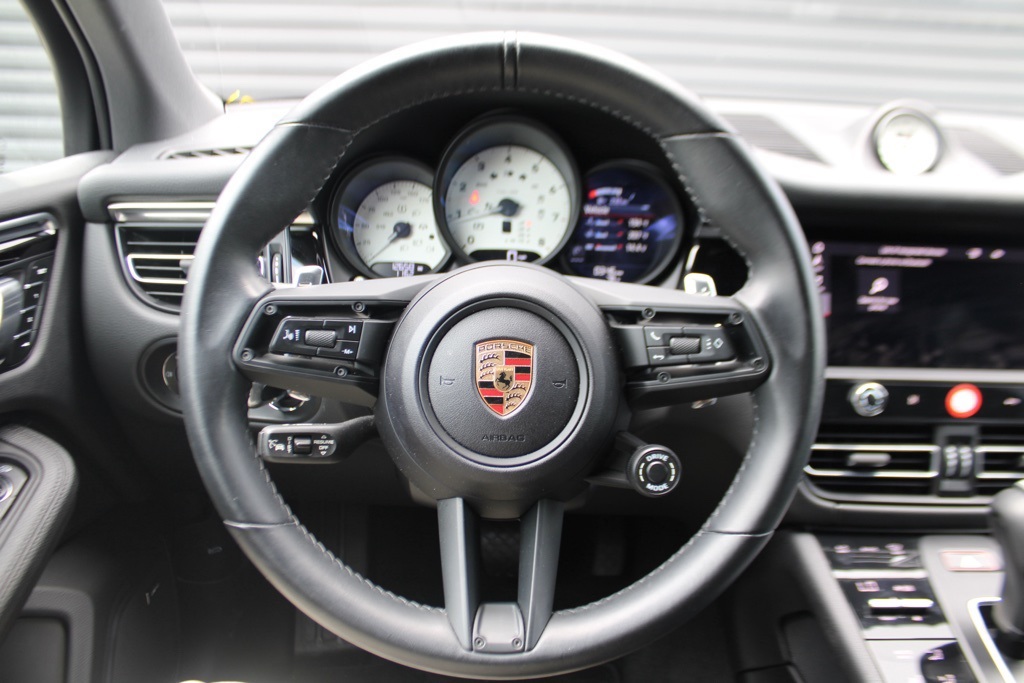 2024 Porsche Macan Base photo 19
