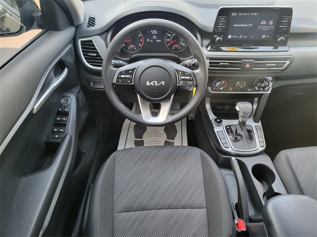 2023 Kia Seltos LX photo 25