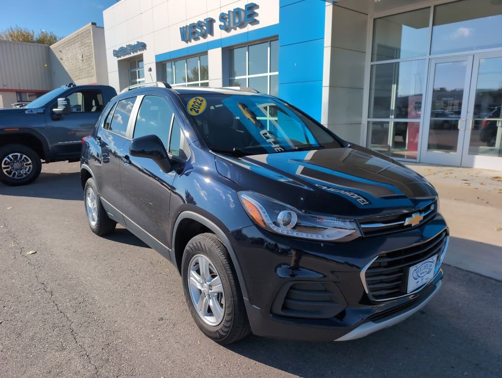 Used 2022 Chevrolet Trax LT with VIN KL7CJPSM0NB563643 for sale in Berlin, WI