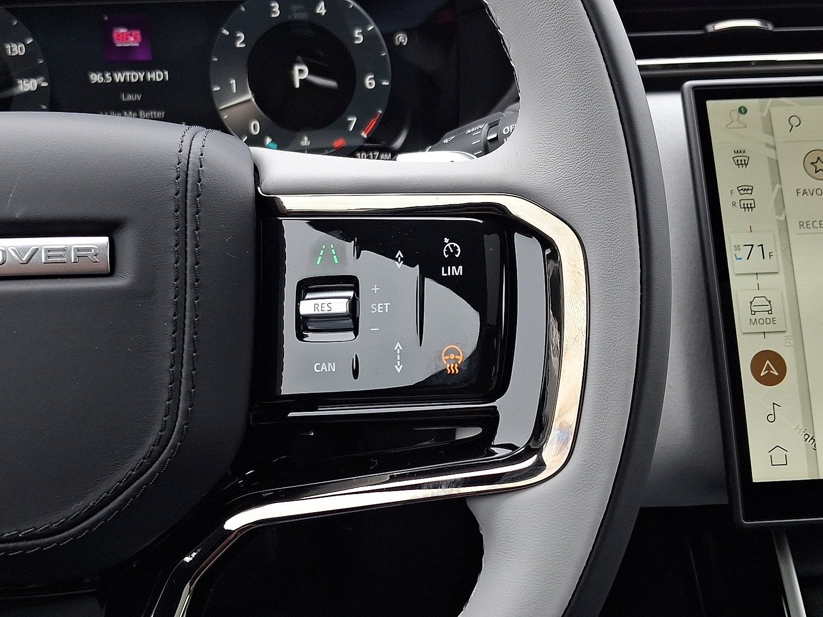 2026 Land Rover Range Rover Velar SE photo 22