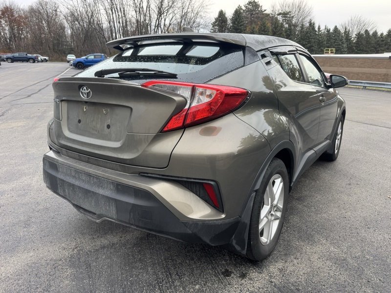 2021 Toyota C-HR LE photo 3