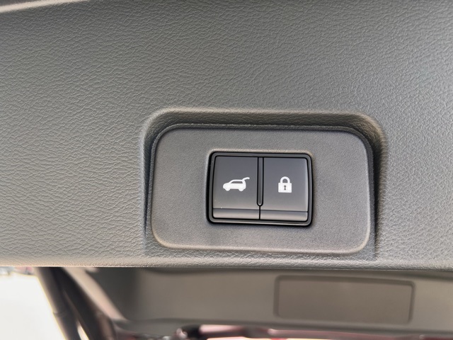 2025 Nissan Rogue Platinum photo 8